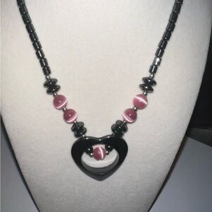 ♦️ 
Hematite Elegant Pink and Black Heart Necklace 9’